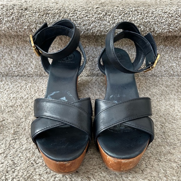 Tory Burch Almita Wedge Black Leather Sandals. Wood platform. Gold hardware. 10M - Picture 2 of 14